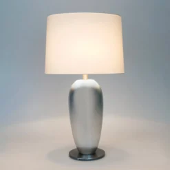Tischlampe LAMBDA OVAL, silber/écru, Höhe 77 cm, Keramik E27