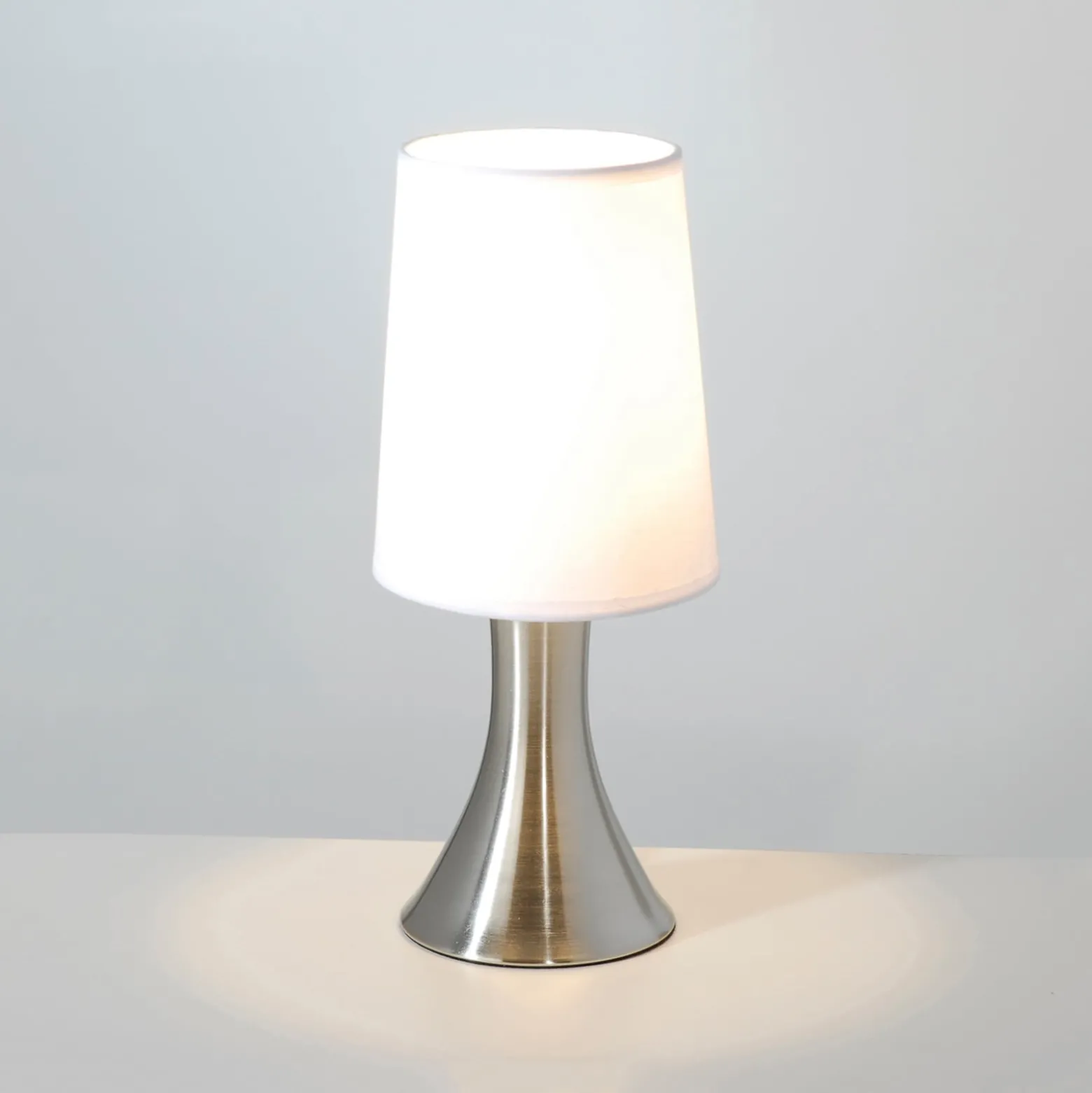Tischlampe Tilt, aluminium/weiß Höhe 31 cm, Metall/Baumwolle