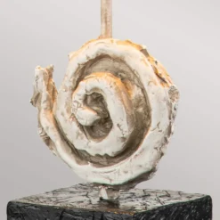 Tischleuchte Swirl in Weiß antik