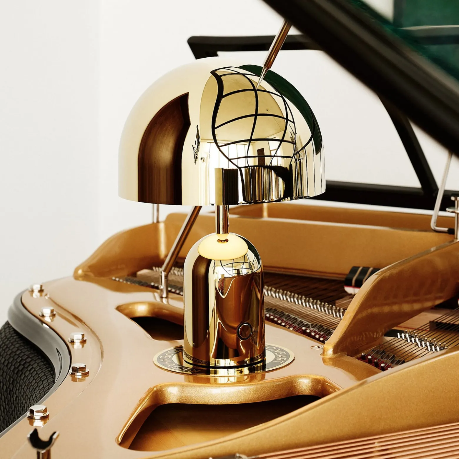 Tom Dixon Akku-Tischlampe BELL PORTABLE, gold, 28 cm IP44