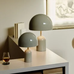 Tom Dixon Akku-Tischlampe BELL PORTABLE, hellgrau 28 cm IP44