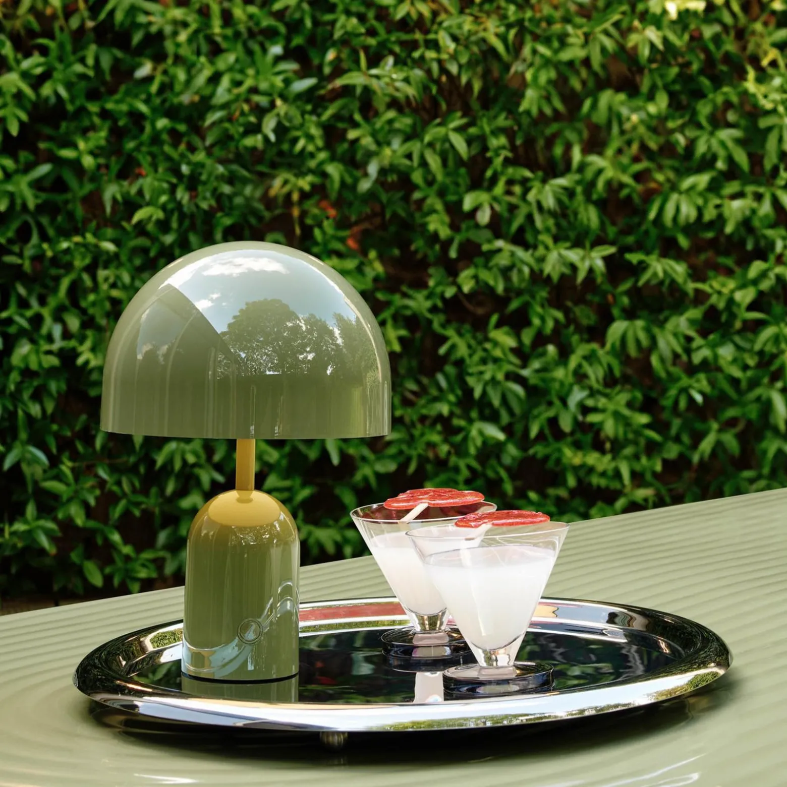 Tom Dixon Akku-Tischlampe BELL PORTABLE, moosgrün 28 cm IP44