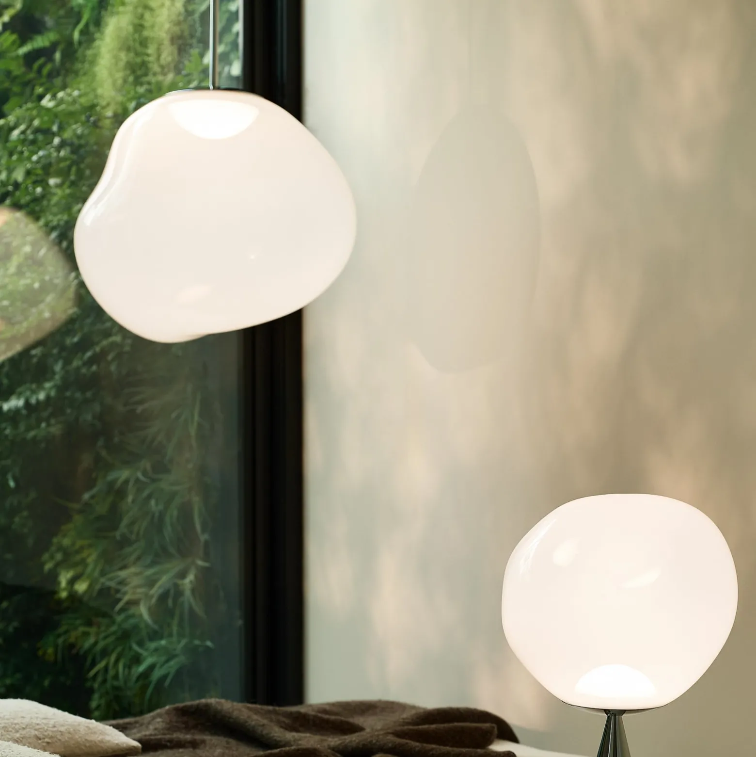 Tom Dixon LED-Hängelampe Melt, Ø 28 cm, opal/goldfarben