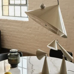 Tom Dixon LED-Hängelampe Pose, grau-beige, Ø 43 cm Stahl dim