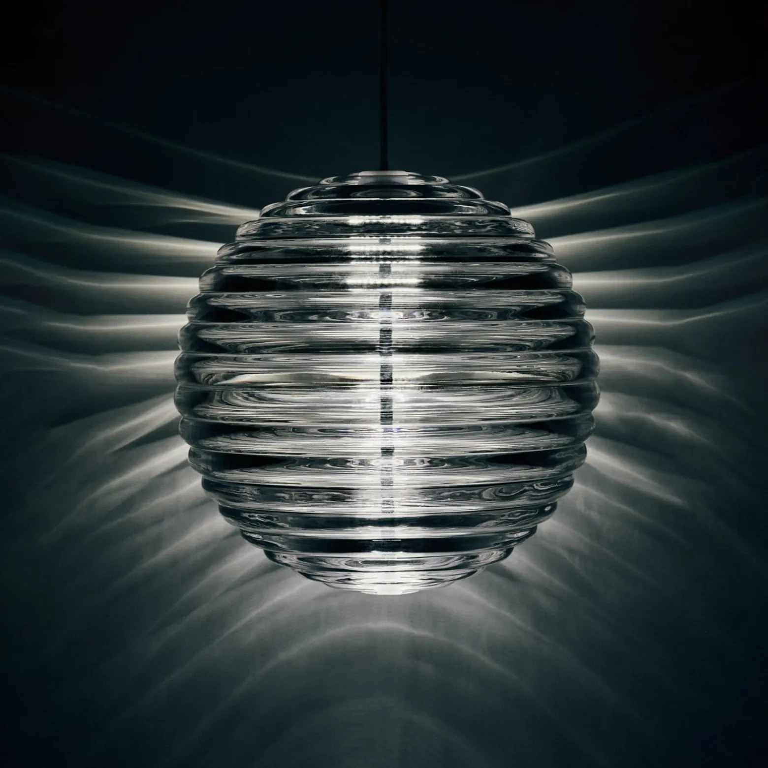 Tom Dixon LED-Hängelampe Press Sphere, klar Ø 30 cm 927 Glas