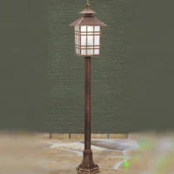 Traditionelle Wegeleuchte Ilka in Laternenform