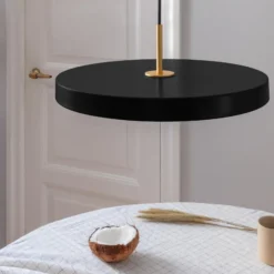 UMAGE Asteria medium Hängeleuchte messing schwarz