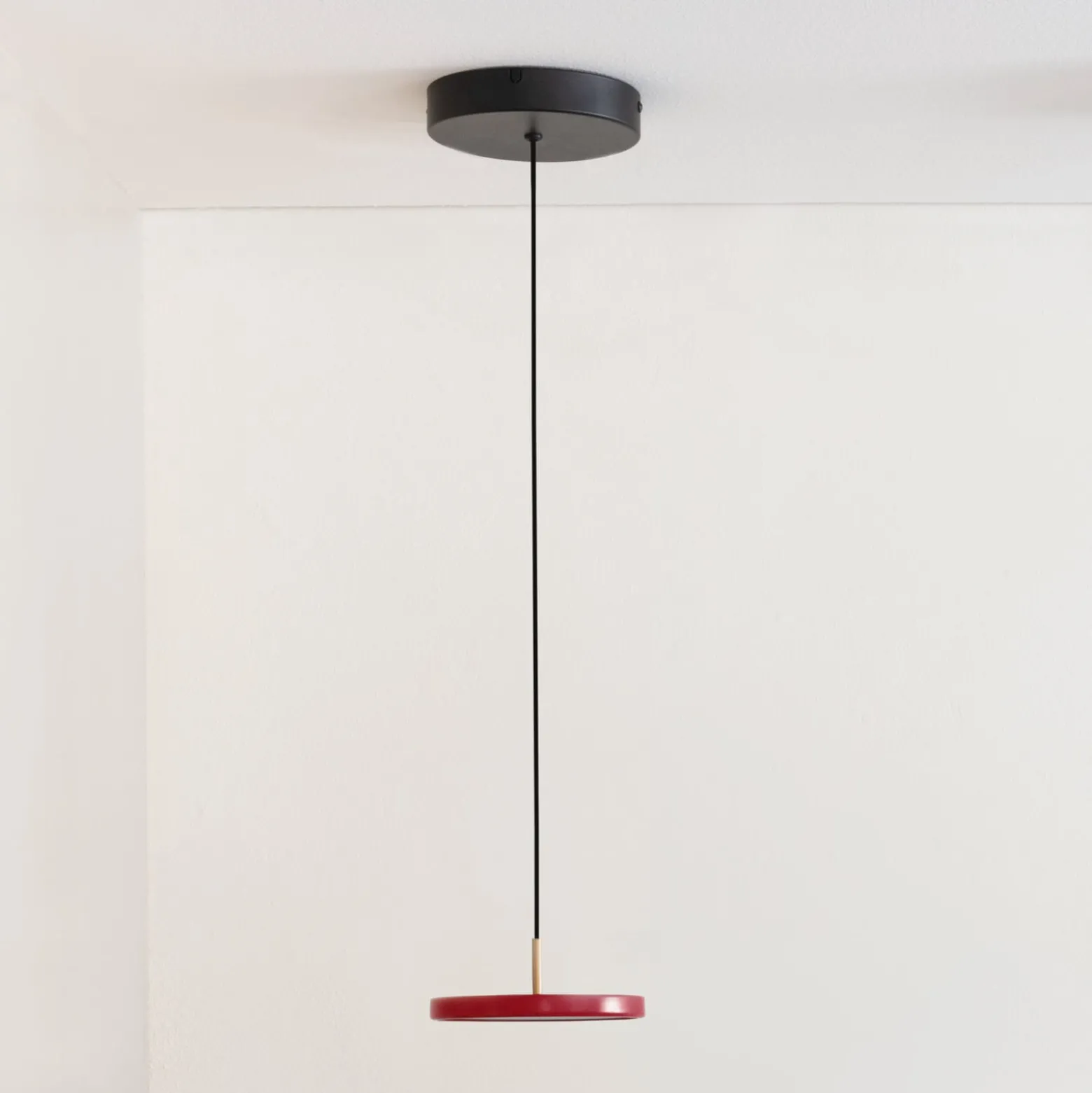 UMAGE Asteria MicroV2 Hängelampe dimmbar rubinrot