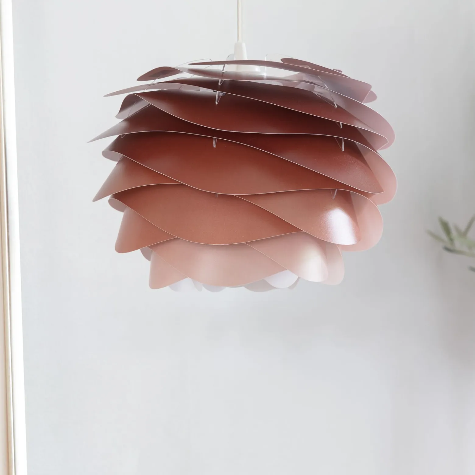 UMAGE Carmina Mini Hängeleuchte braun/Kabel weiß