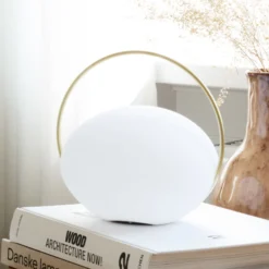 UMAGE LED-Akku-Tischleuchte Orbit, weiß/messing, IP44, CCT