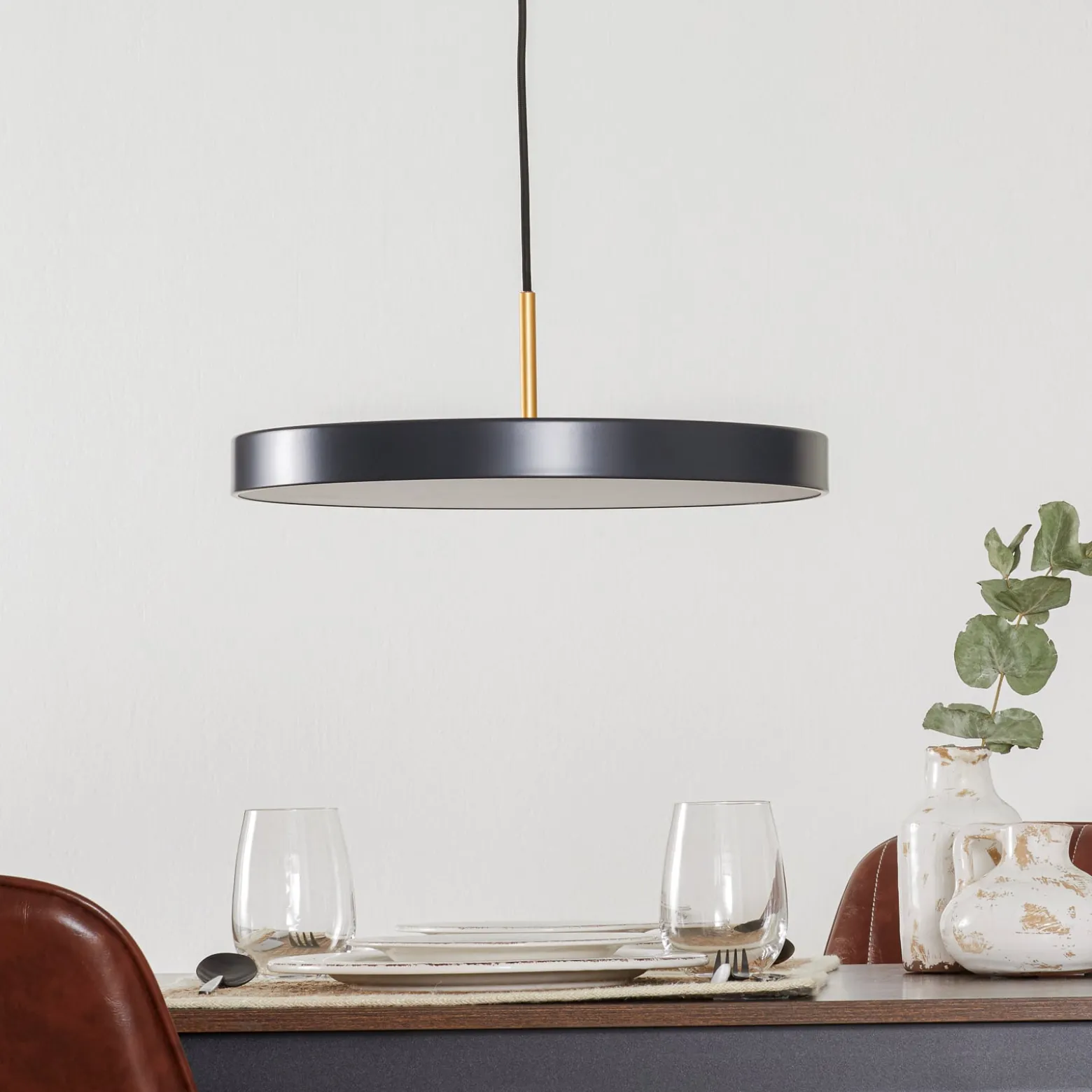 UMAGE LED-Hängelampe Asteria Medium anthrazit/messing Ø 43cm