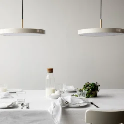 UMAGE LED-Hängelampe Asteria Medium perlmutt/messing Ø 43 cm