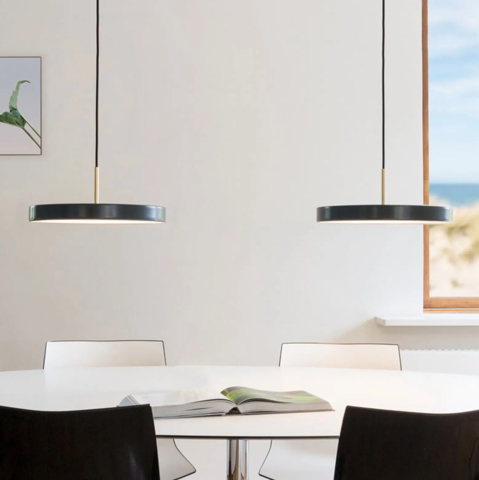 UMAGE LED-Hängelampe Asteria Mini, anthrazit/messing Ø 31 cm