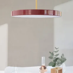 UMAGE LED-Hängelampe Asteria Mini, rubinrot/messing, Ø 31 cm