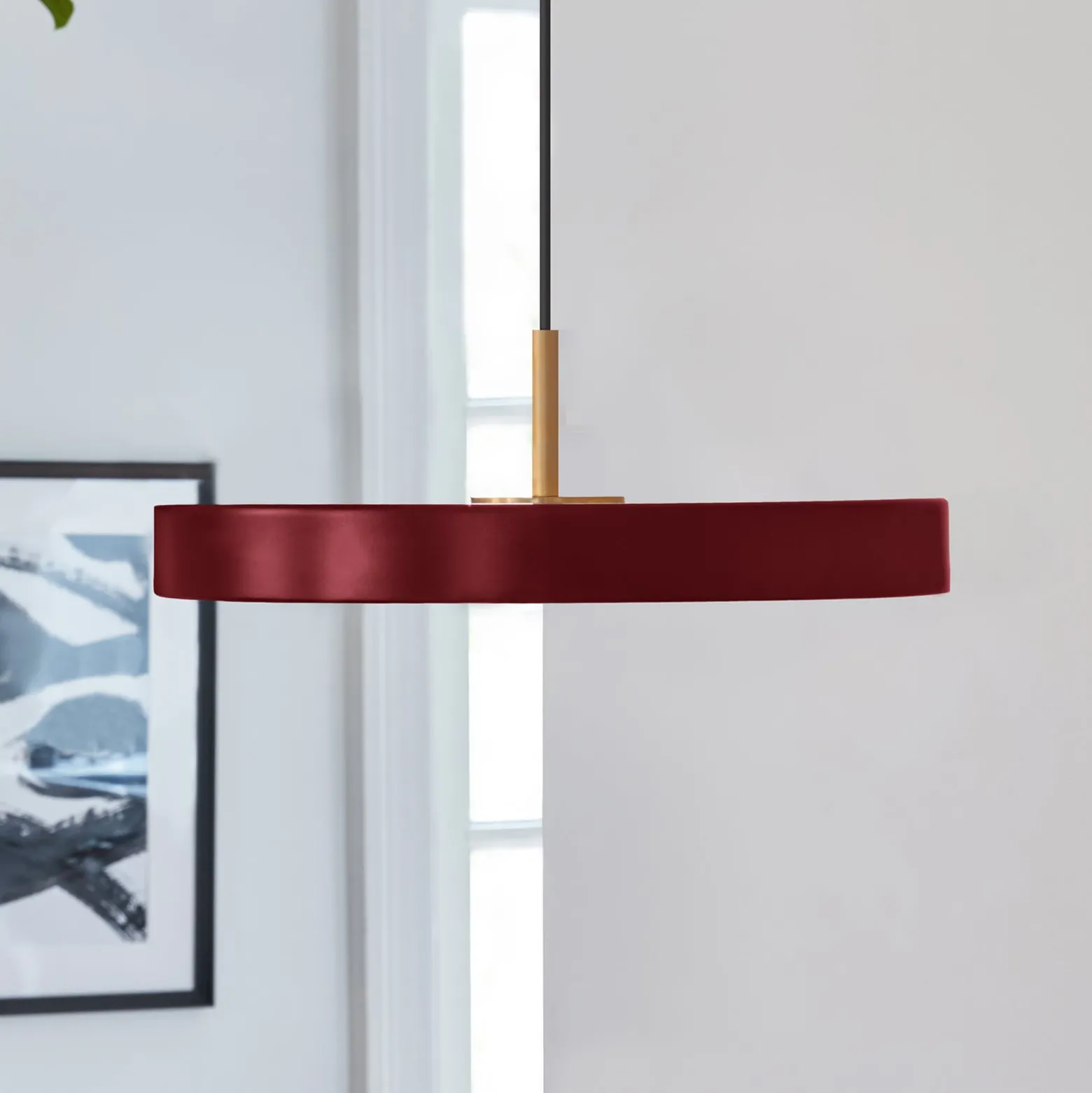 UMAGE LED-Hängelampe Asteria Mini, rubinrot/messing, Ø 31 cm