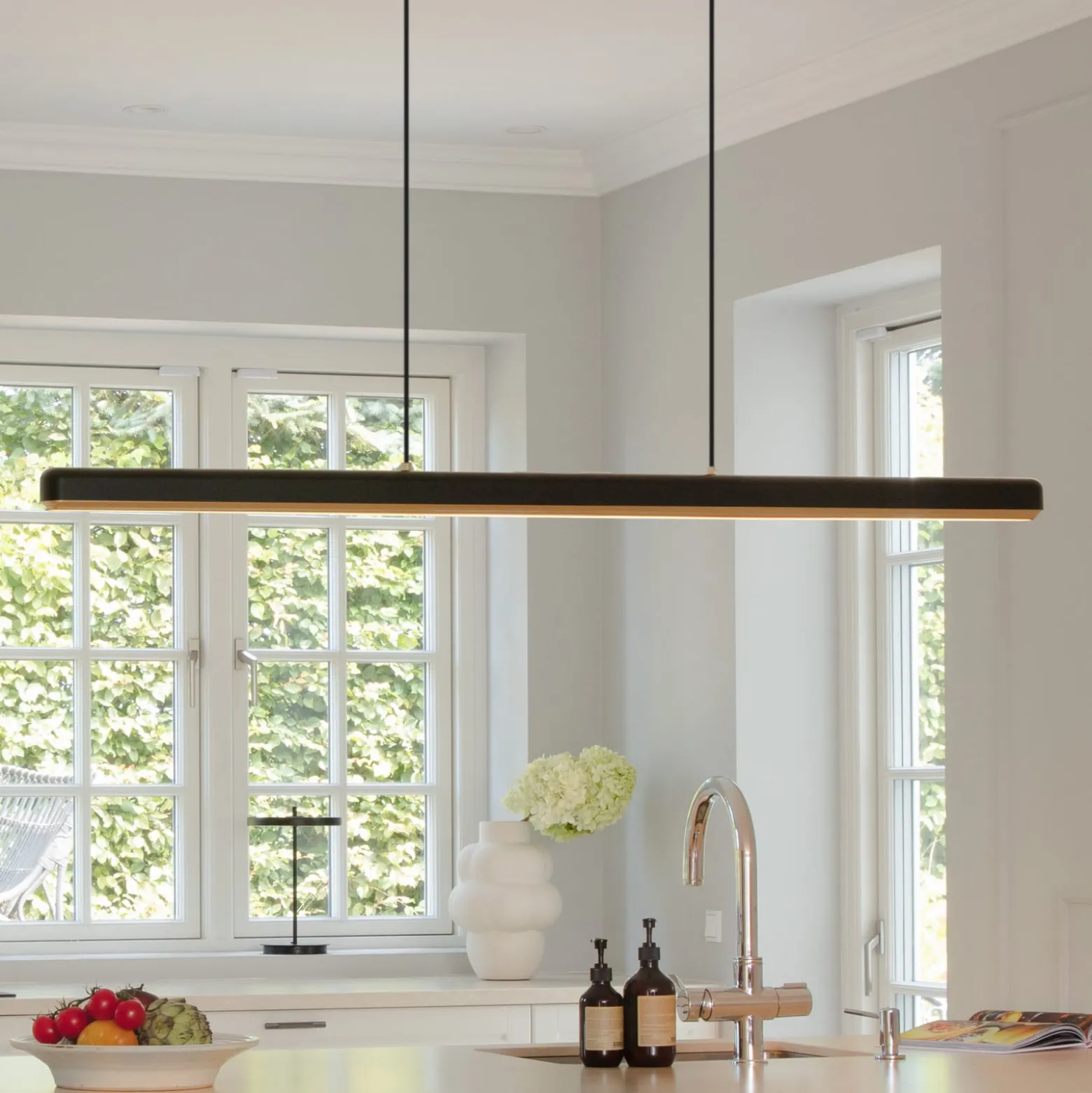 UMAGE LED-Hängelampe Hazel Branch, schwarz/messing, 150 cm