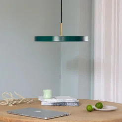 UMAGE LED-Hängeleuchte Asteria Medium, grün/messing, Ø 43 cm