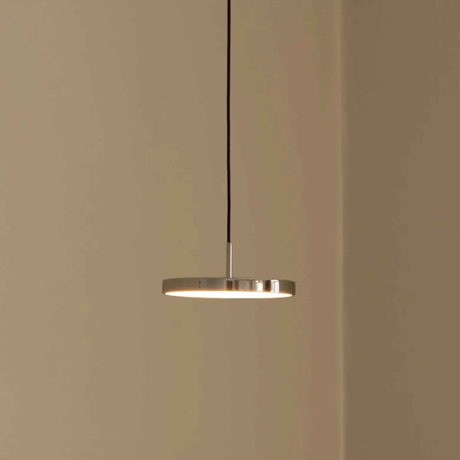 UMAGE LED-Hängeleuchte Asteria Micro, stahl poliert, Ø 15 cm