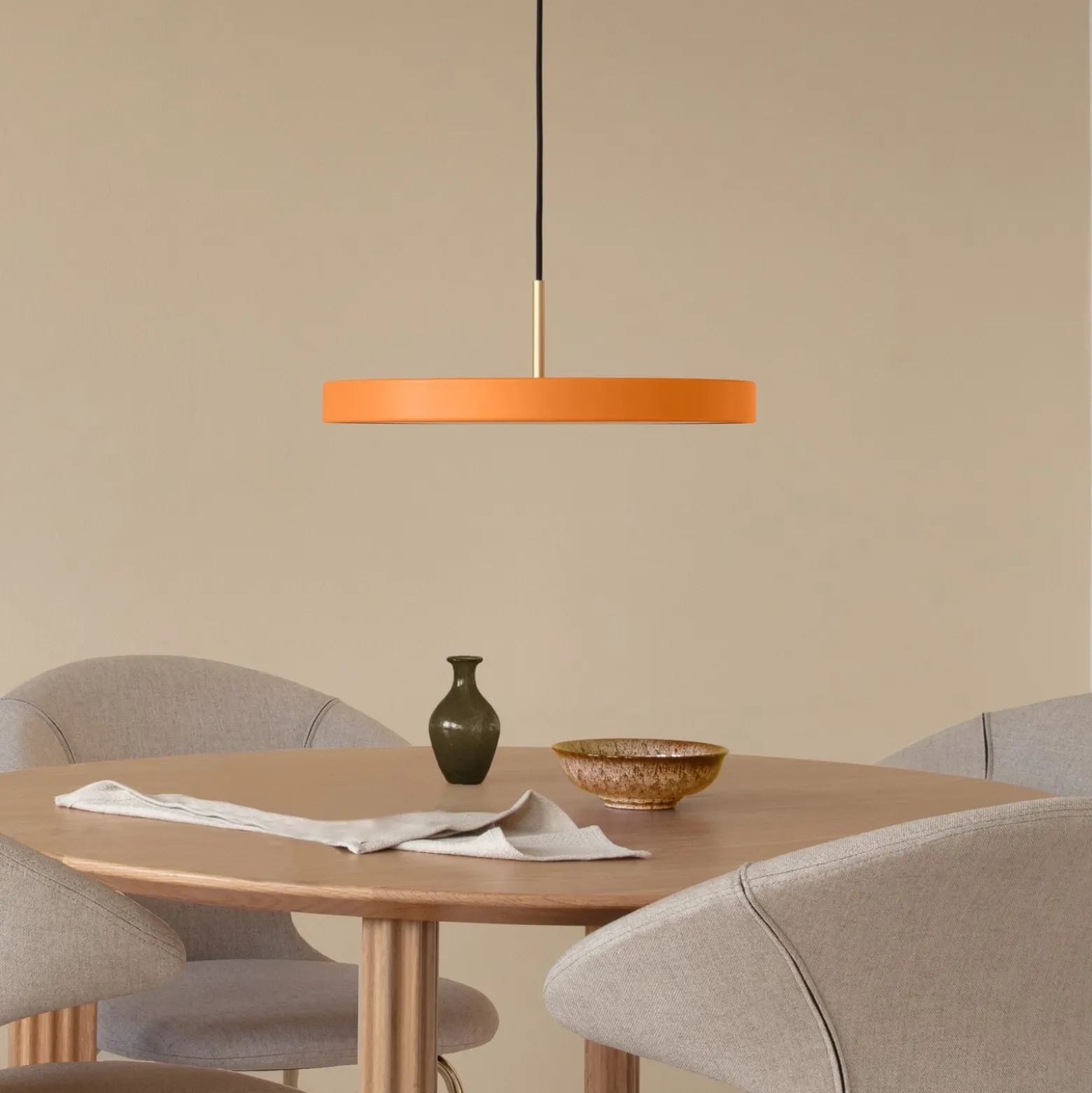 UMAGE LED-Hängeleuchte Asteria Mini, orange/messing, Ø 31 cm