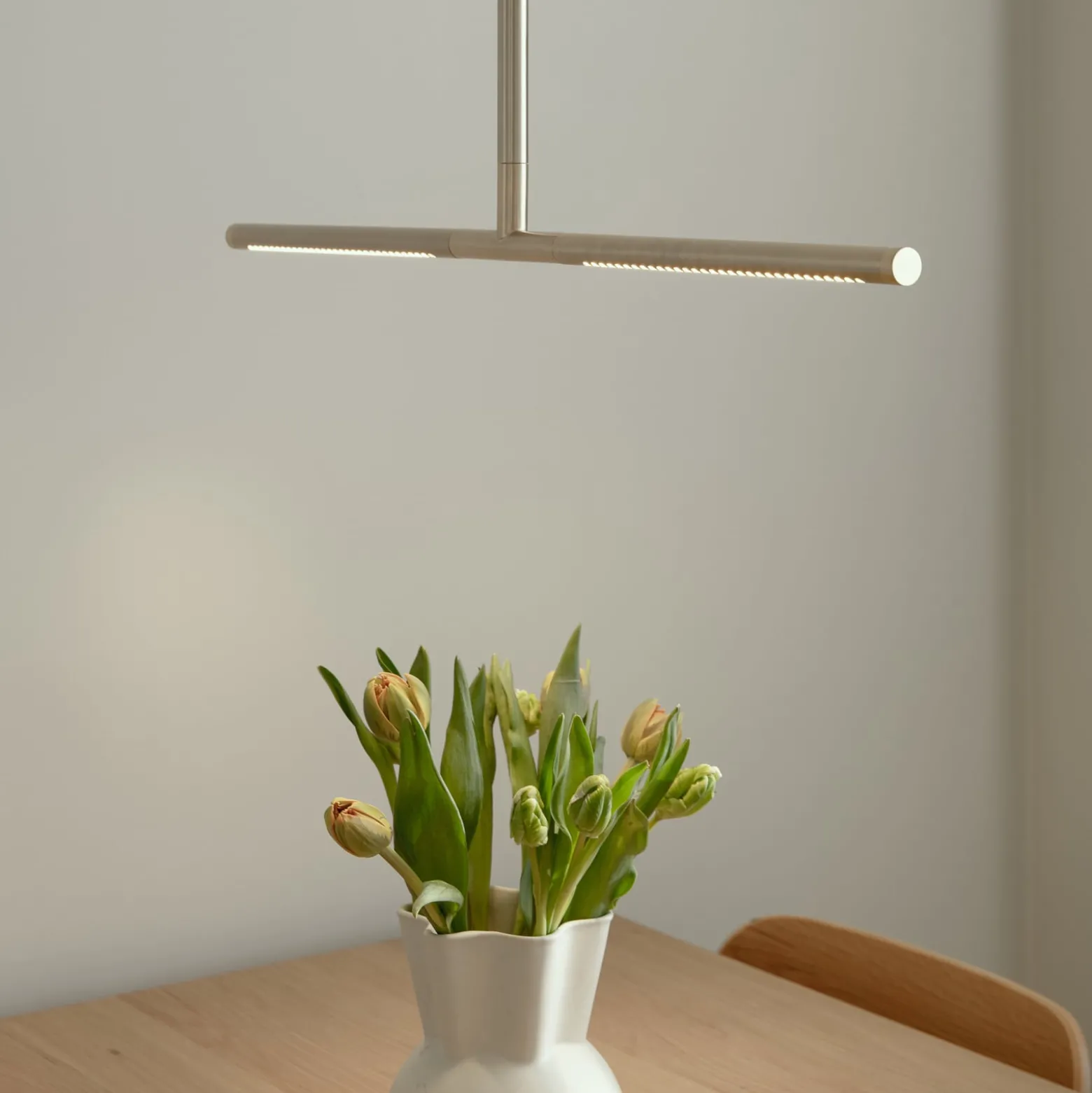 UMAGE LED-Hängeleuchte Omni, messing, 2-flg., Länge 74 cm