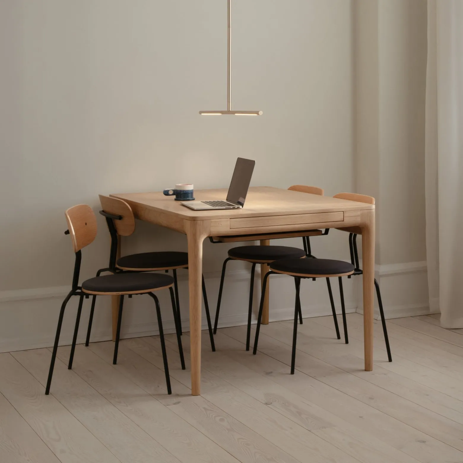 UMAGE LED-Hängeleuchte Omni, messing, 2-flg., Länge 74 cm