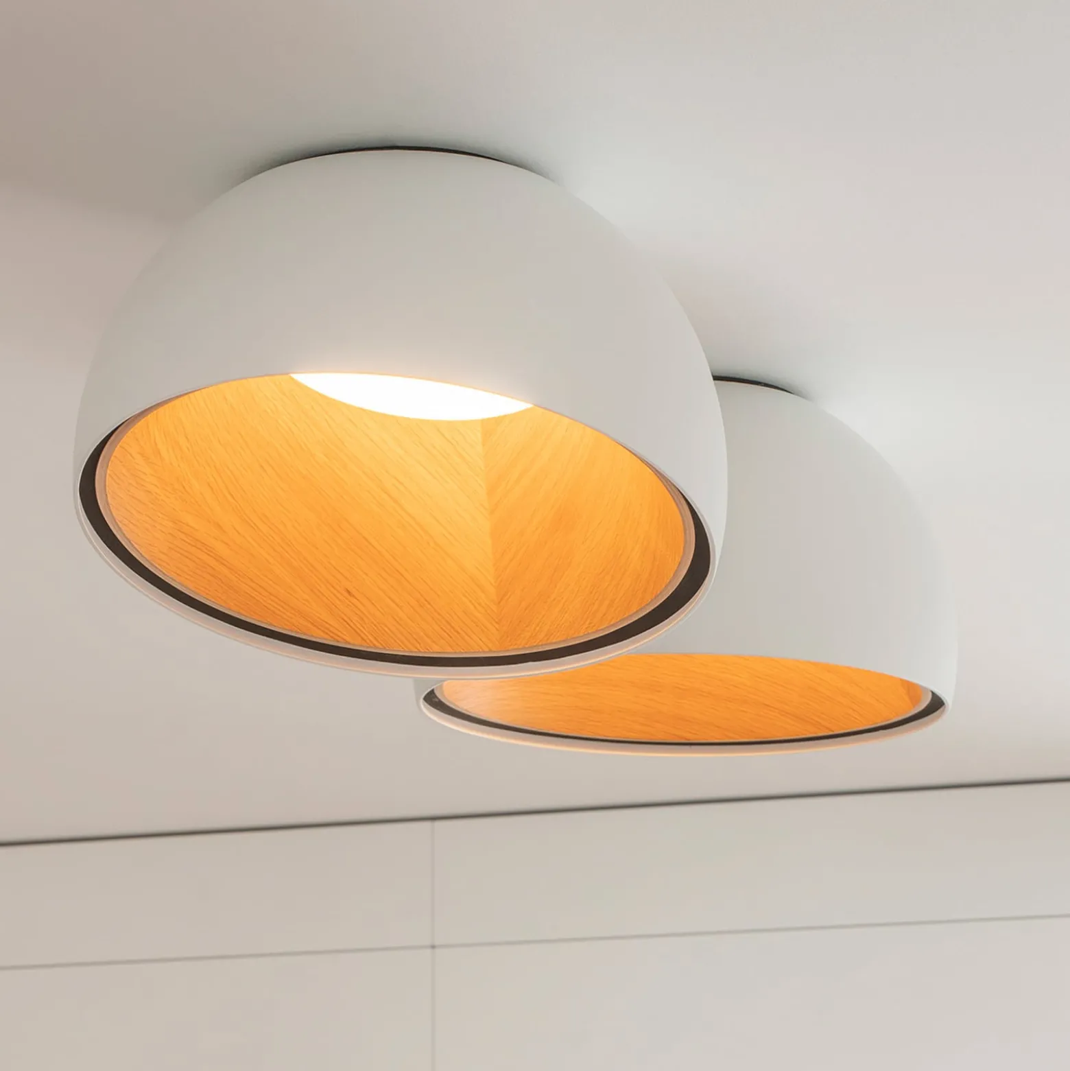 Vibia LED-Deckenleuchte DUO, weiß, Höhe 23 cm, Eichenholz