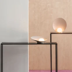 Vibia Musa 7402 LED-Tischleuchte liegend, lachs