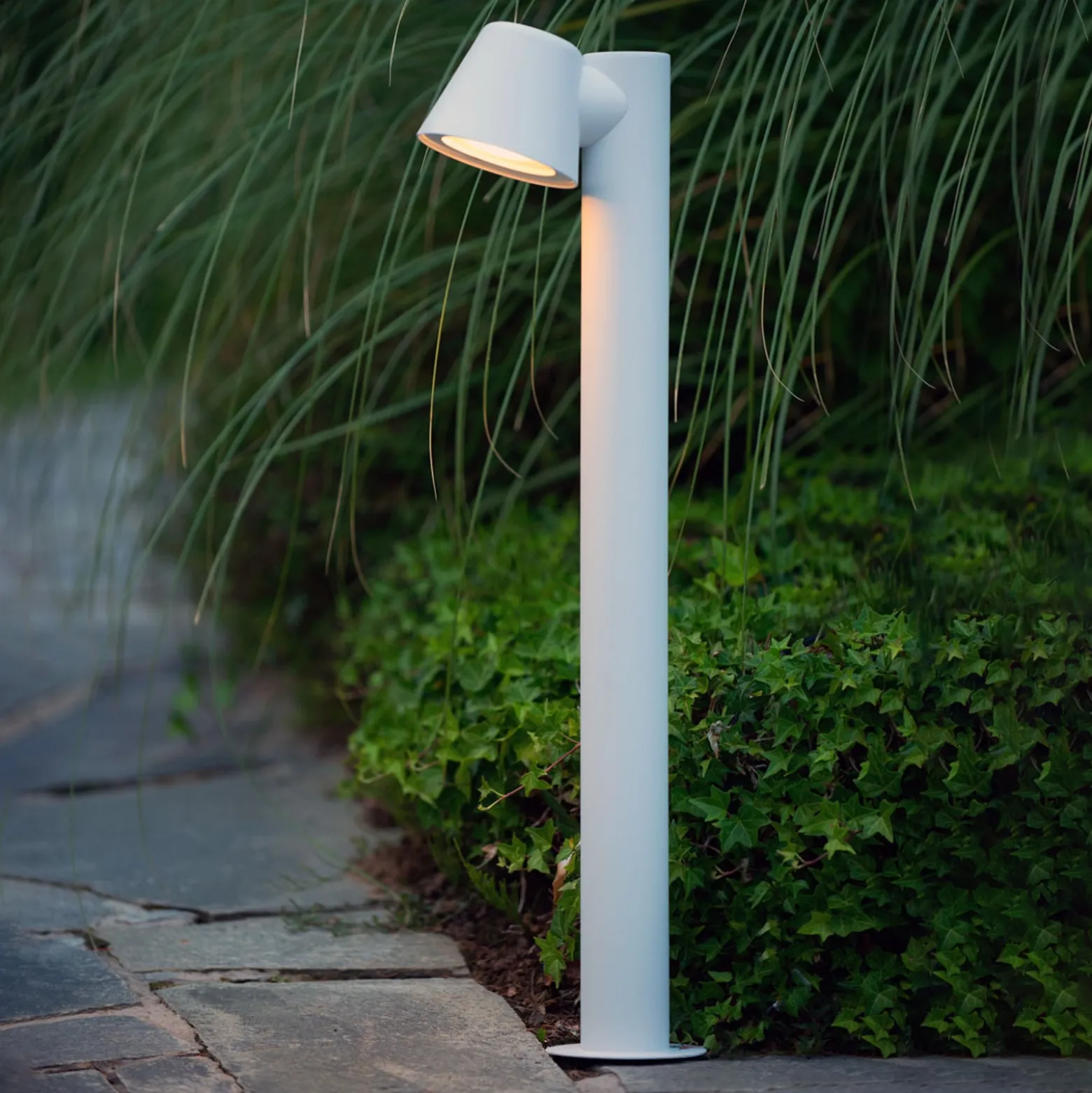 Weiße LED-Wegelampe Dingo mit GU10-LED