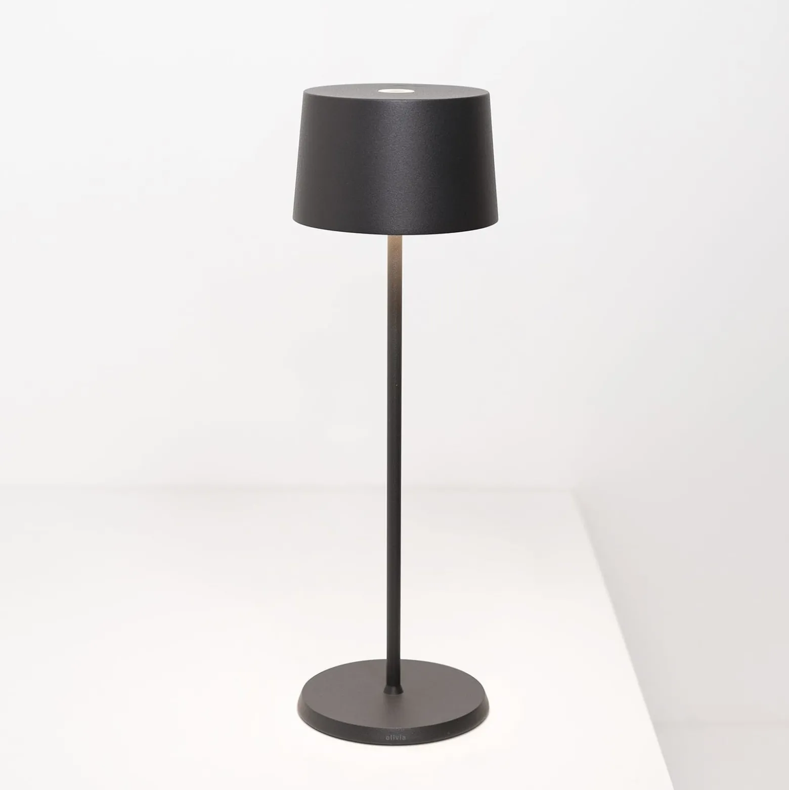 Zafferano Olivia 3K Akku-Tischlampe IP65 grau
