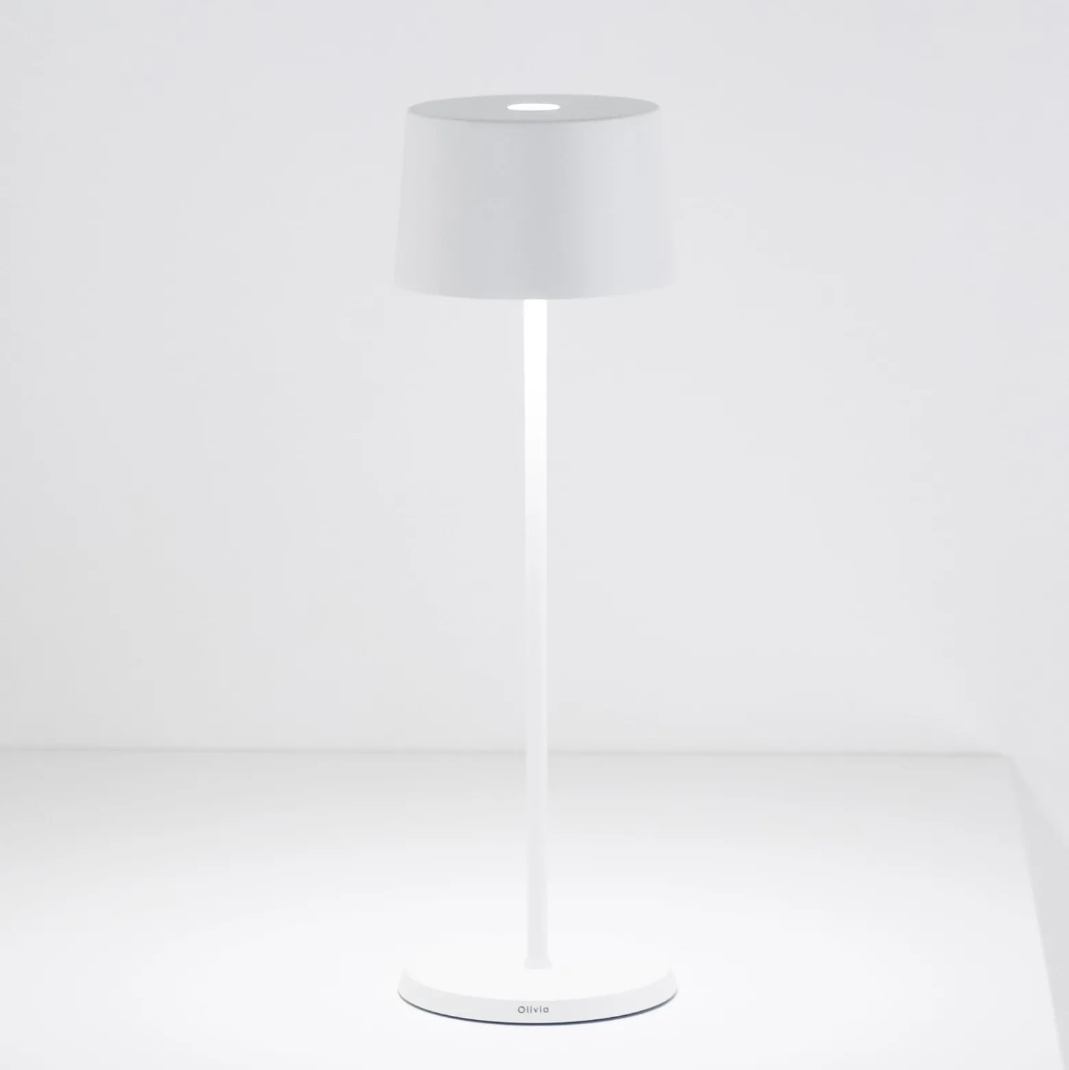 Zafferano Olivia 3K Akku-Tischlampe IP65 weiß