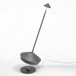 Zafferano Pina 3K LED-Akku-Tischlampe, dunkelgrau, IP54
