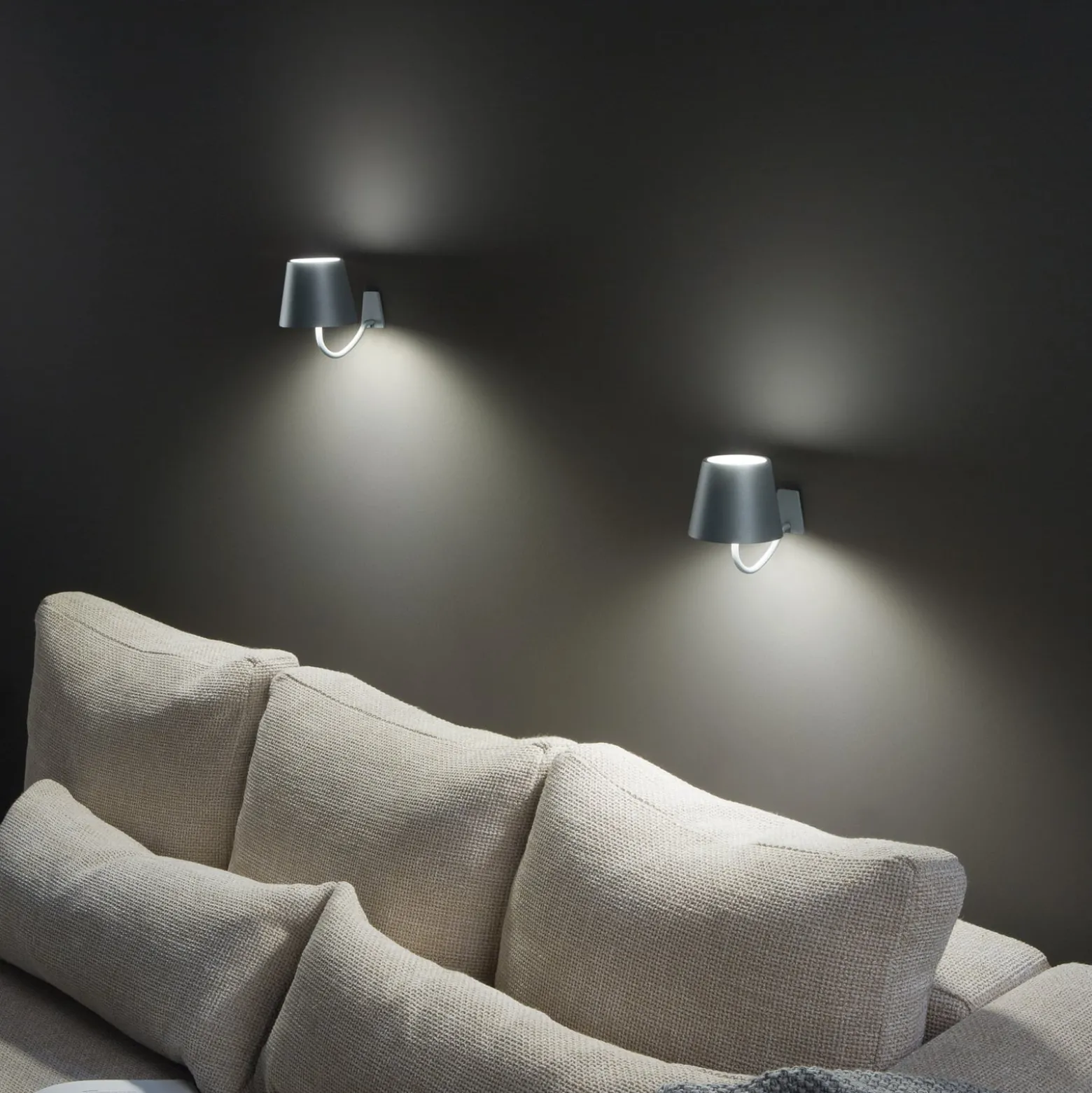 Zafferano Poldina Akku-Wandlampe, Haken, weiß