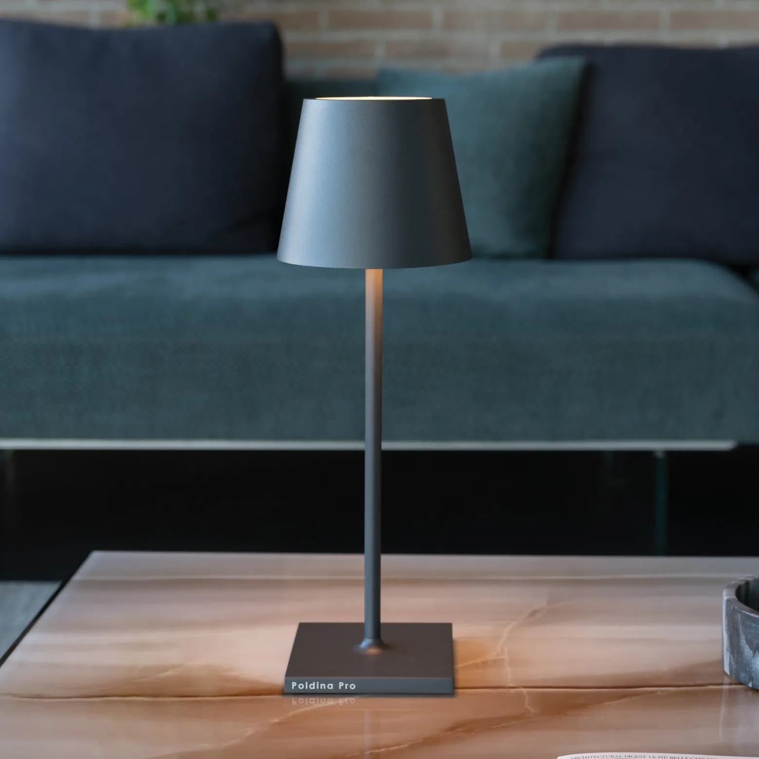 Zafferano Poldina L Desk Akku-Tischlampe IP54 grau