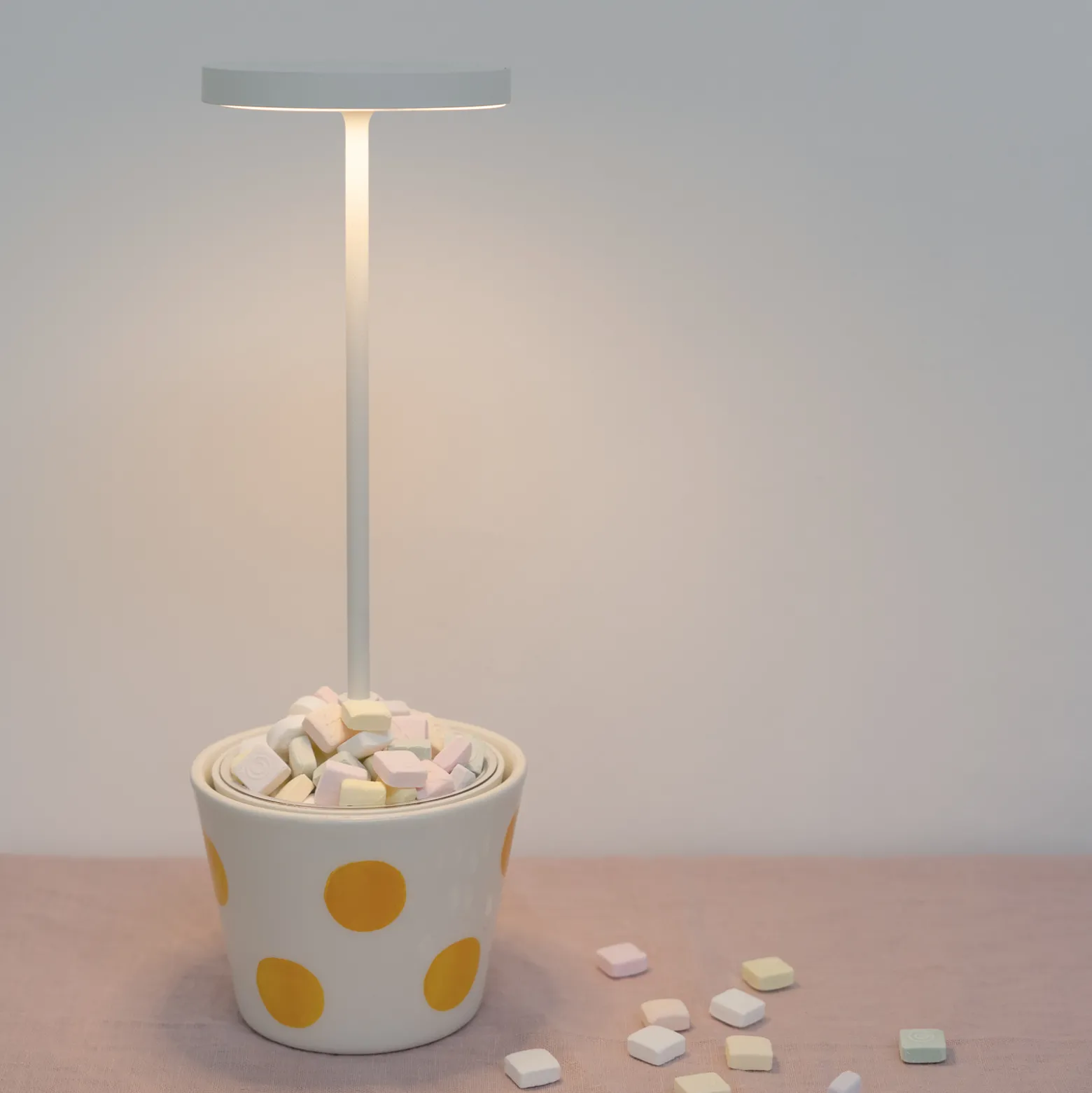 Zafferano Poldina Reverso Akku-Tischlampe weiß